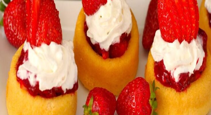 Easy Strawberry Shortcake (90s Style) – A Simple Classic Everyone Still Loves
