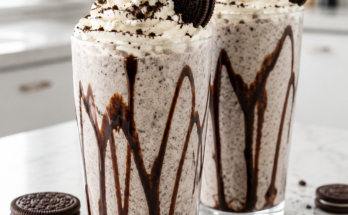 Oreo Milkshake Recipe (3 Ingredients, Thick and Creamy)